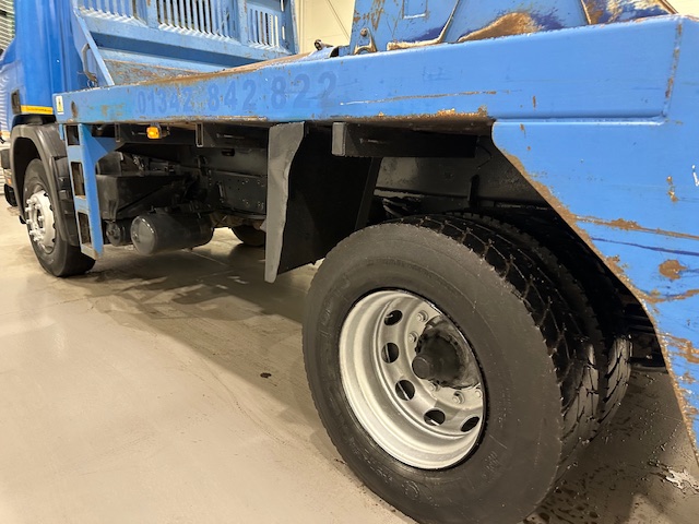 Scania P94 230 4×2 Day Cab Skip Loader