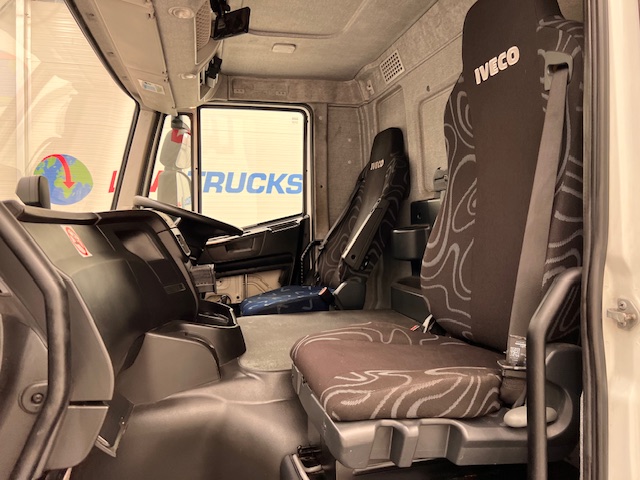 Iveco Stralis 310 AT 6×2 Box Van