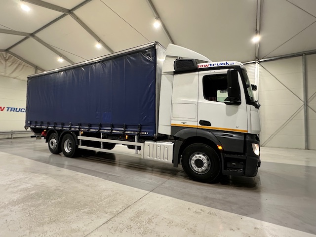 Mercedes Actros 2530 6×2 Sleeper Cab Curtainsider