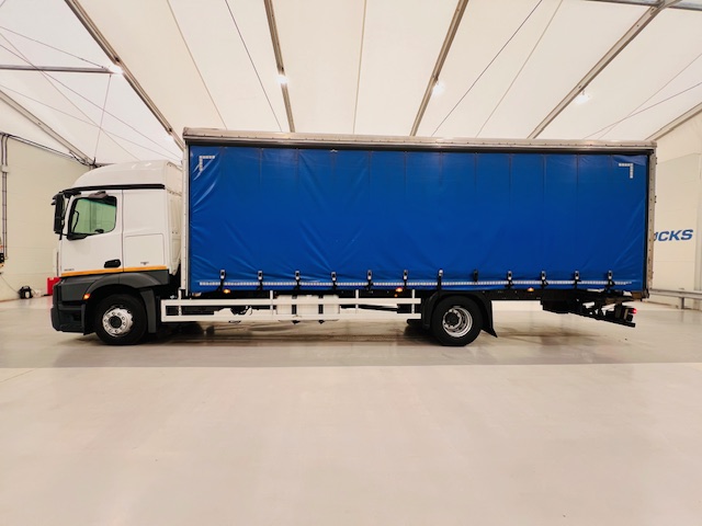 Mercedes Actros 1830 Sleeper Cab Curtainsider