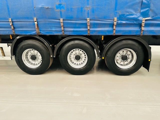 Montracon Tri Axle Curtainsider Trailer