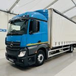 Mercedes Actros 1830 Sleeper Curtainsider Box Van - thumbnail