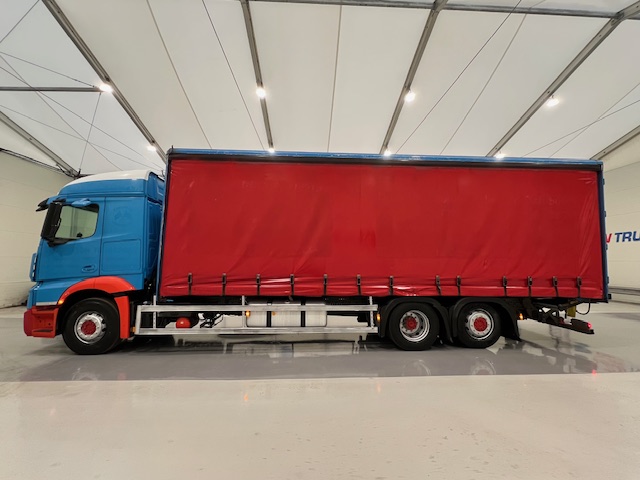 Mercedes Actros 2530 6×2 Sleeper Cab Curtainsider