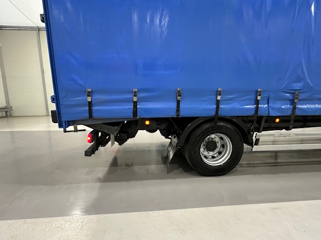 MAN TGM 18.250 4×2 Sleeper Cab Curtainsider