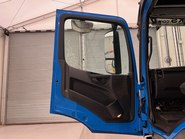 Mercedes Arocs 1824 Day Cab Skip Loader