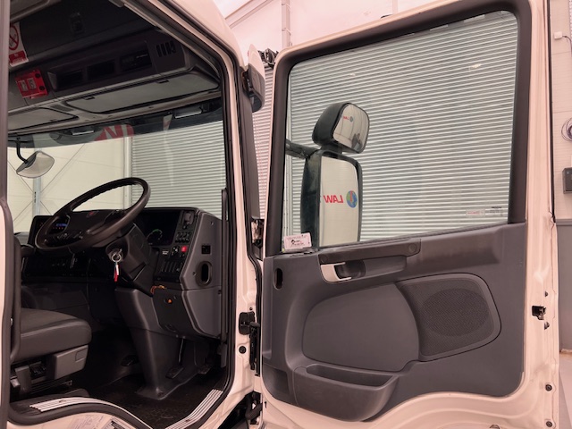 Scania P250 4×2 Sleeper Cab Box Van Manual