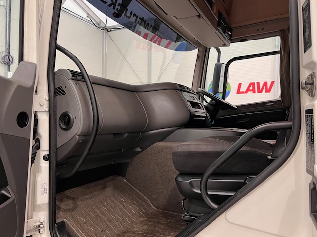 DAF CF 250 Sleeper Cab Curtainsider