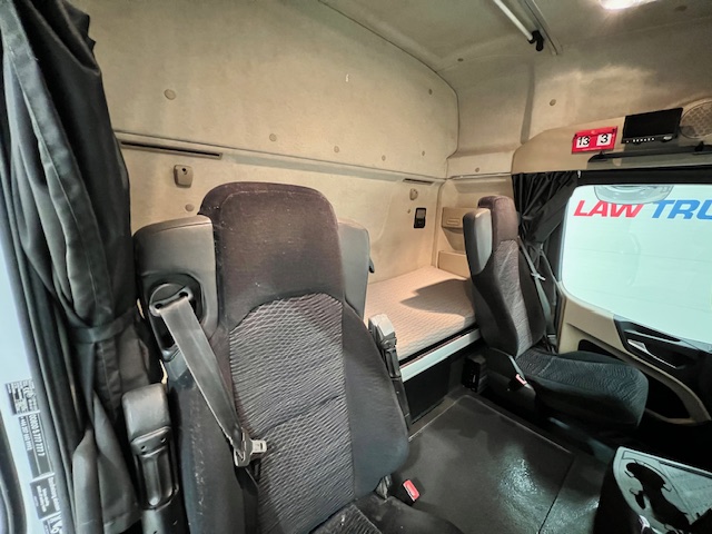 Mercedes Actros 1824 4×2 Sleeper Cab Curtainsider