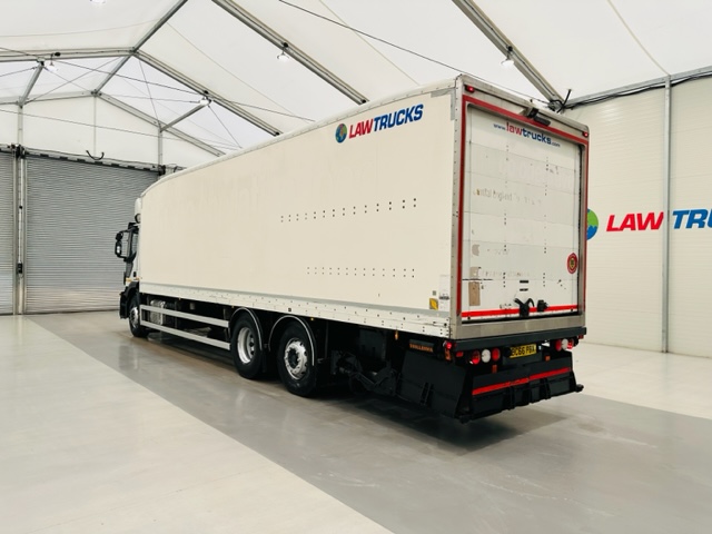 Iveco Stralis 310 Euro 6 6×2 Box Van