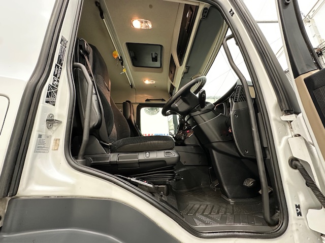 Mercedes Actros 1824 4×2 Sleeper Cab Box Van
