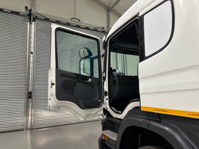 Scania P400 8×4 Sleeper Cab Tipper Manual