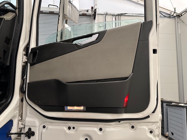 Volvo FH 500 6×2 Midlift Tractor Unit