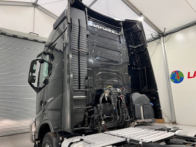 Volvo FH 500 6×2 Midlift Tractor Unit Safari Edition