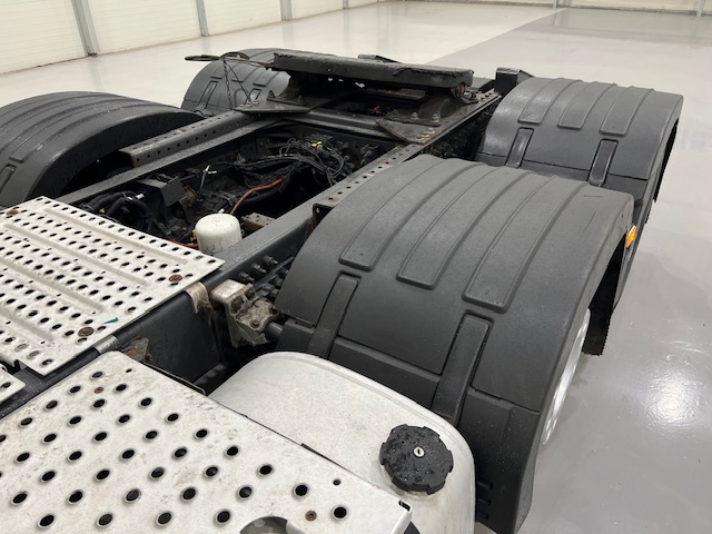 Volvo FM 450 6×2 Midlift Tractor Unit