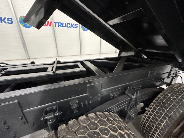 Volvo FM 370 8×4 Steel Tipper Grab