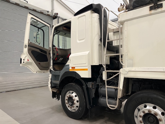 DAF CF85 360 8×4 Sleeper Cab Tipper Manual