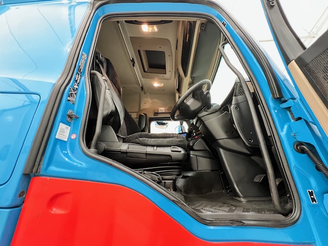 Mercedes Actros 2530 Rear Lift Sleeper Cab Curtainsider
