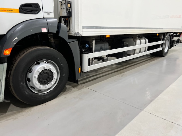 Mercedes Antos 1827 Day Cab Fridge Box