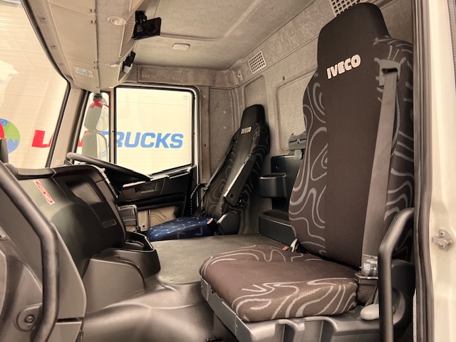 Iveco Stralis 310 AT 6×2 Box Van