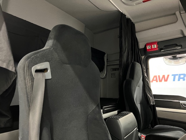 MAN TGM 18.250 4×2 Sleeper Cab Curtainsider