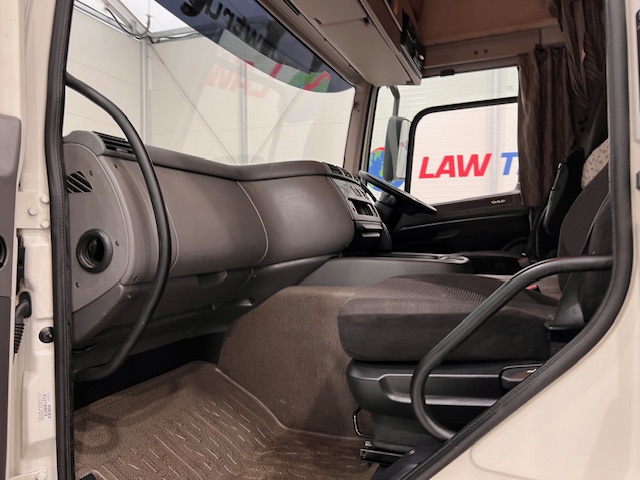 DAF CF 250 Sleeper Cab Curtainsider