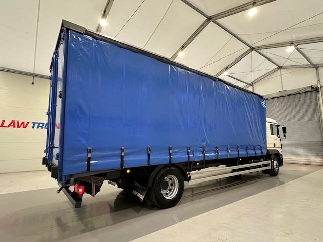 MAN TGM 18.250 4×2 Sleeper Cab Curtainsider