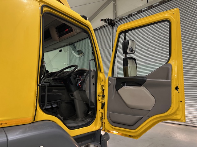 DAF LF 250 4×2 Rest Cab Tractor Unit