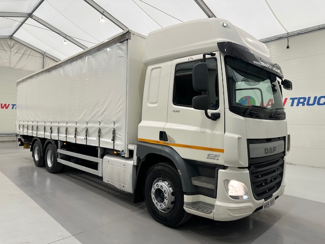 DAF CF 330 6×2 10 Tyre Sleeper Cab Curtainsider