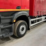 Mercedes Actros 2533 6×2 Sleeper Cab Curtainsider - thumbnail