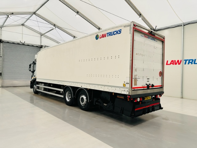 Iveco Stralis 310 Euro 6 6×2 Box Van