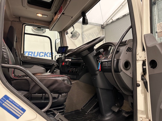 DAF CF 290 6×2 Rear Steer Fridge Box