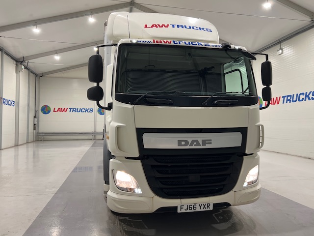 DAF CF 250 4×2 Sleeper Cab Curtainsider