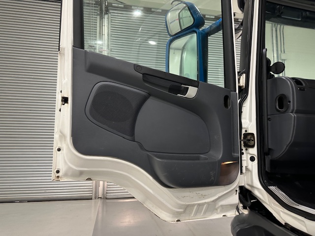 Scania P400 8×4 Sleeper Cab Tipper Manual
