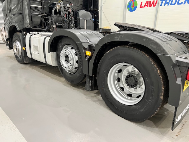 Volvo FH 500 6×2 Midlift Tractor Unit Safari Edition