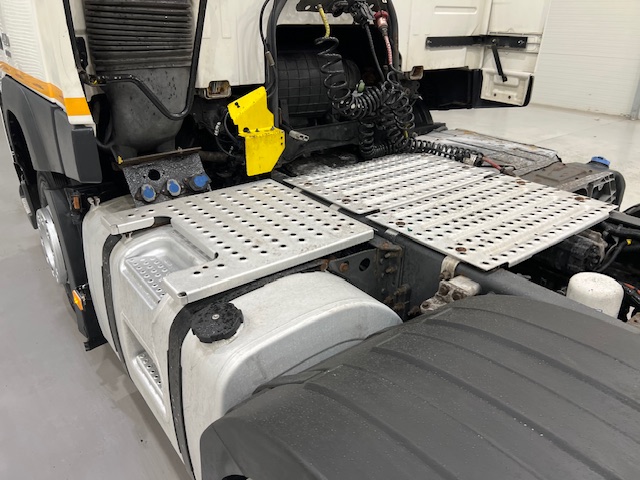 Volvo FM 450 6×2 Midlift Tractor Unit