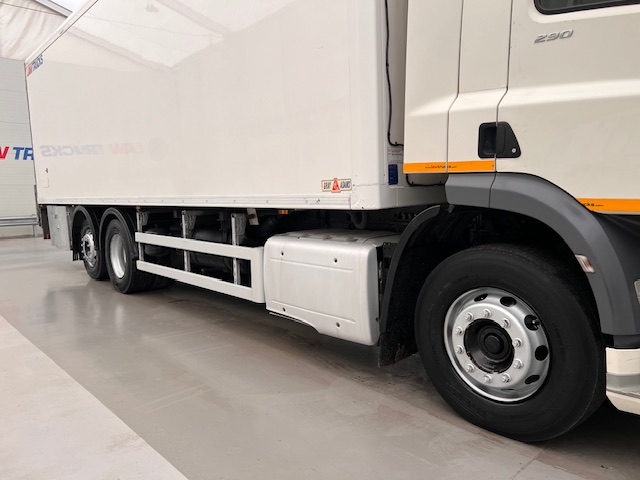 DAF CF 290 6×2 Rear Steer Fridge Box
