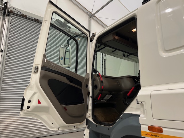 DAF CF85 360 8×4 Sleeper Cab Tipper Manual