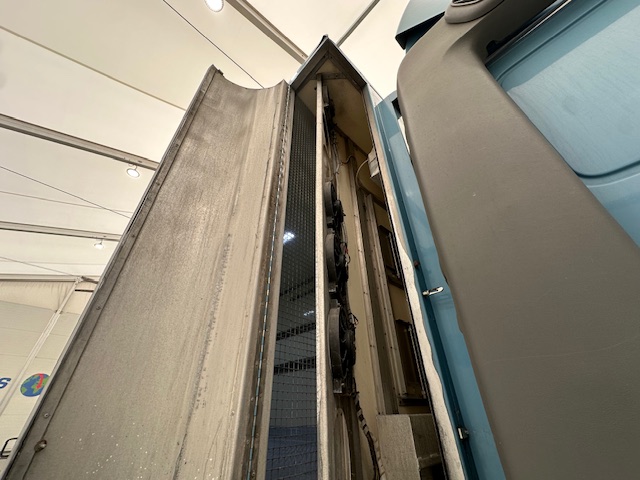 Mercedes Axor 2529 Rear Lift Sleeper Cab Box Van