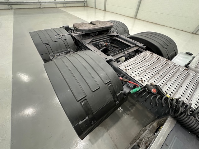 Volvo FH 460 Euro 5 6×2 Tractor Unit Safari Edition