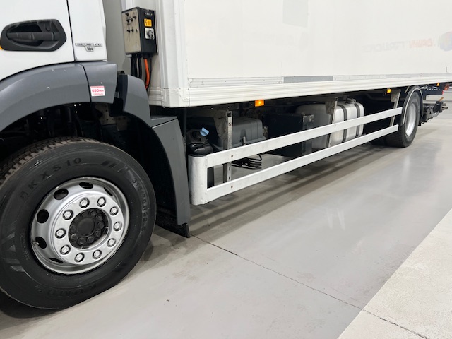 Mercedes Antos 1827 Day Cab Fridge Box