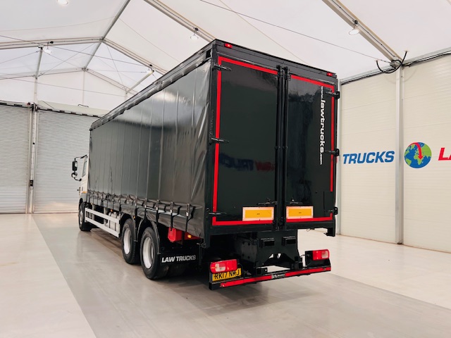DAF CF 330 6×2 Rear Lift Sleeper Cab Curtainsider