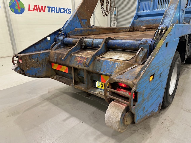 Scania P94 230 4×2 Day Cab Skip Loader