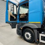Mercedes Actros 1830 Sleeper Curtainsider Box Van - thumbnail