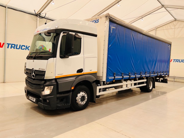 Mercedes Actros 1830 Sleeper Cab Curtainsider