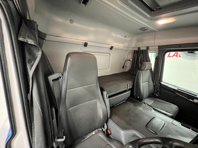 Scania P250 4×2 Sleeper Cab Fridge Box