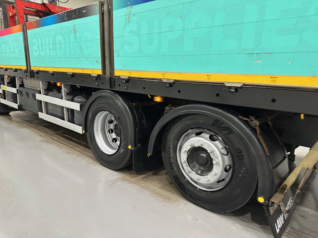 DAF CF 370 6×2 Rear Lift Dropside Brick Grab Manual