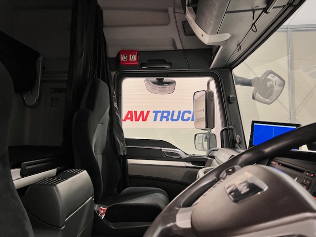 MAN TGM 18.250 4×2 Sleeper Cab Curtainsider