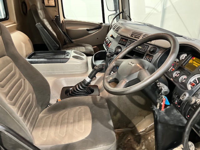 DAF CF85 410 8×4 Day Cab Steel Tipper Grab