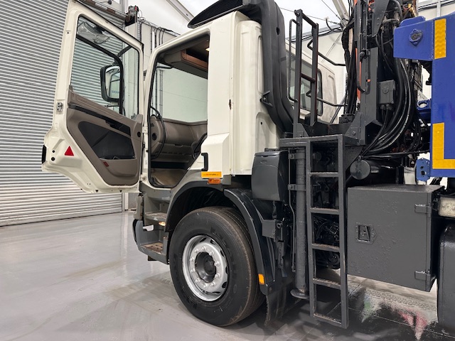 DAF CF75 310 6×4 Steel Tipper Grab Manual