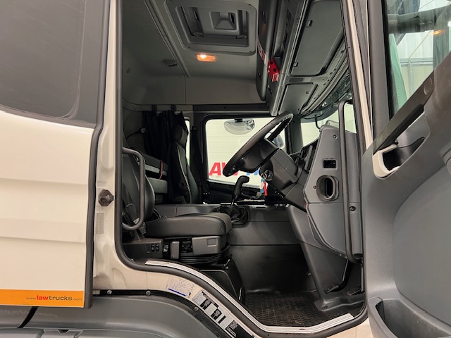 Scania P250 4×2 Sleeper Cab Box Van Manual